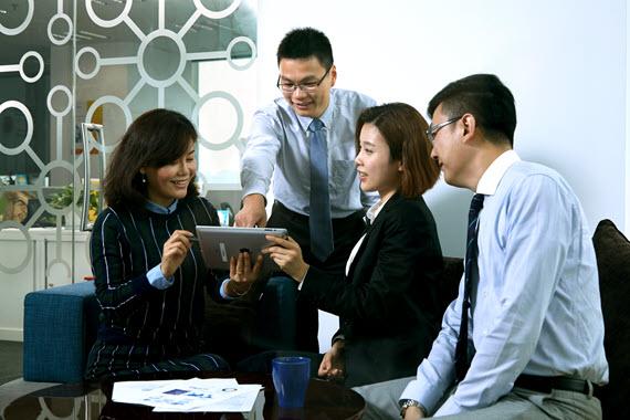 Shanghai Employees in a meeting